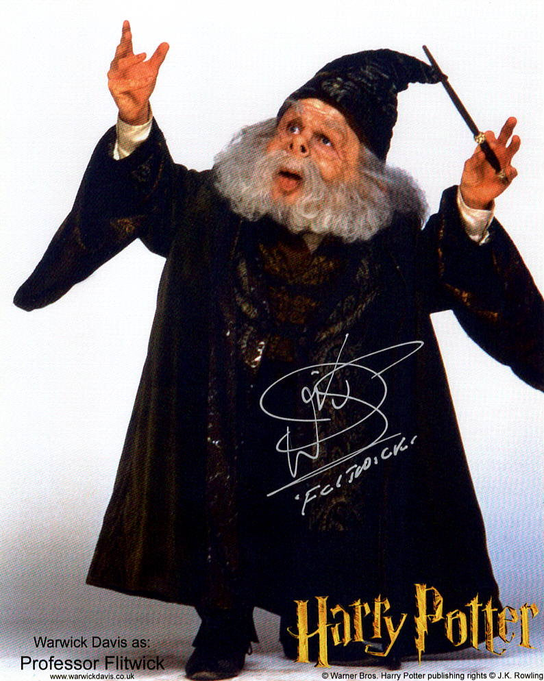 Warwick Davis "Harry Potter" signed 8x10 photo
